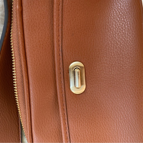 Crossbody - Picture 2 of 4